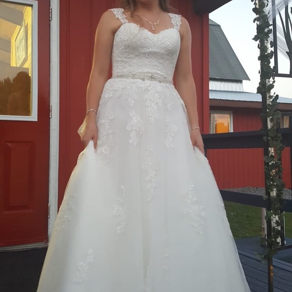Alfred Angelo Wedding Dress - Picture 12 of 13